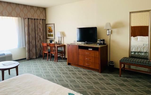Wingate By Wyndham Elkins Hotell Eksteriør bilde