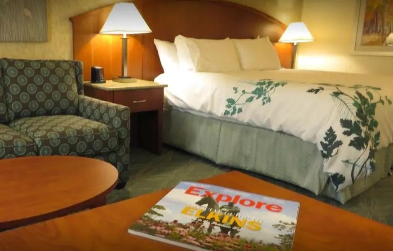 Wingate By Wyndham Elkins Hotell Eksteriør bilde